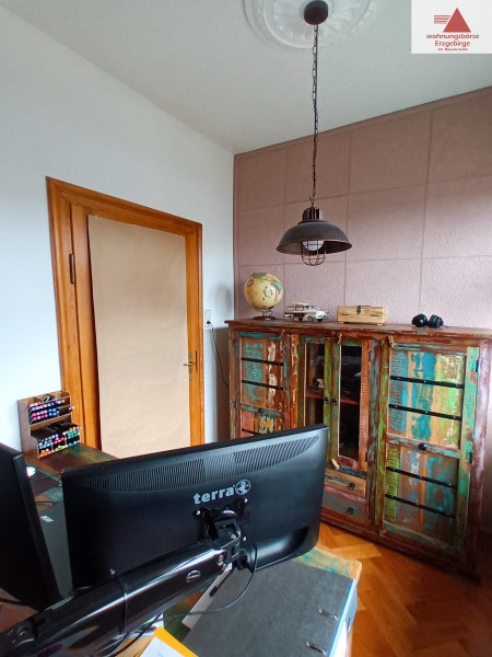 Büro klein oder Wintergarten mit Trennwand zum nächsten Raum