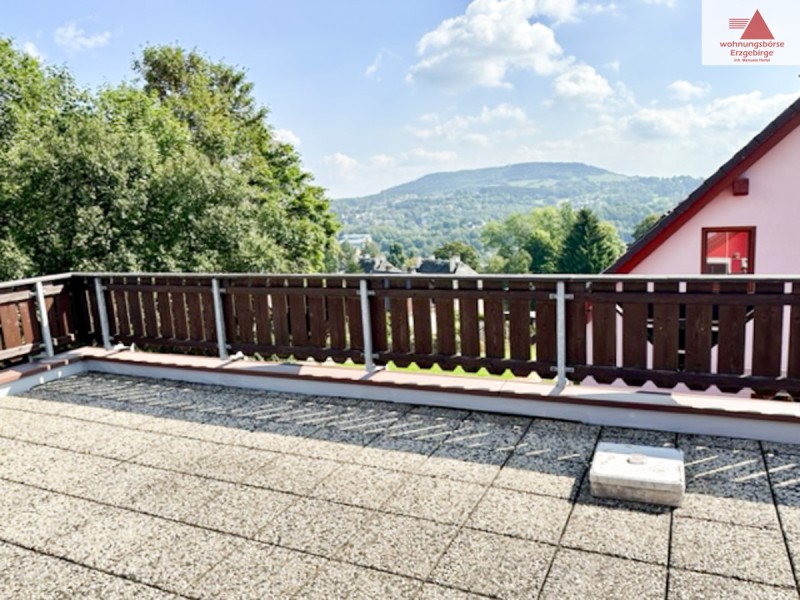 Terrasse mit Blick zum Pöhlberg