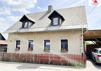 Teilsaniertes Einfamilienhaus in Bärenstein mit toller Aussicht!