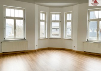 Großzügige 2-Raum-Wohnung in zentrumsnaher Lage von Annaberg mit Einbauküche und PKW-Stellplatz!